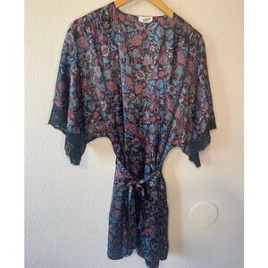 Fantasies by Morgan Taylor Black Floral W/ Lace Trim Short Robe One Size